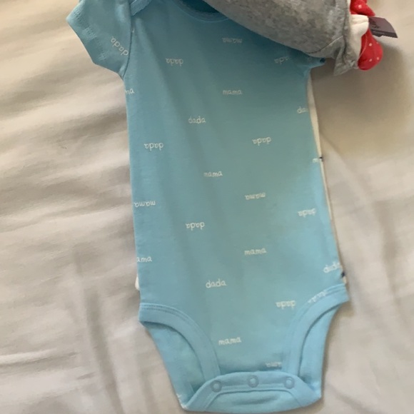 5 PK. CARTERS BRAND ONESIES - Picture 4 of 5